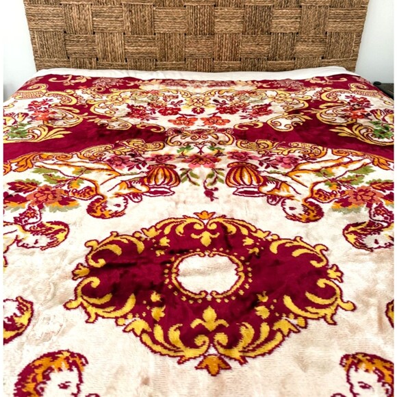 Vtg Velvet Italian Wedding Bedspread QUEEN Cherubs Red Cream 84x96” Fringe MINT - Picture 9 of 15